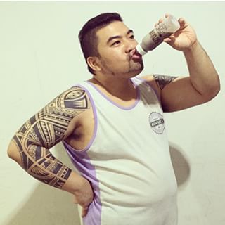 Gue juga minum dong dari botol bayi.