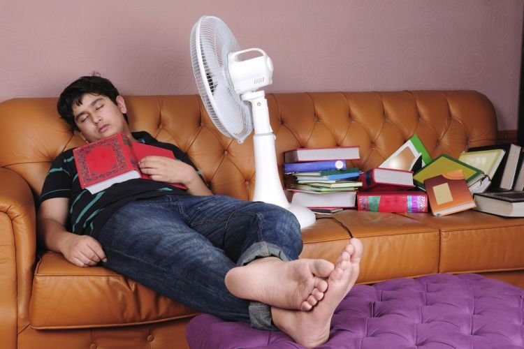 sempatkan tidur ya, dimanapun dan kapanpun kalau lagi bisa. baiknya sih tidurnya di kasur 