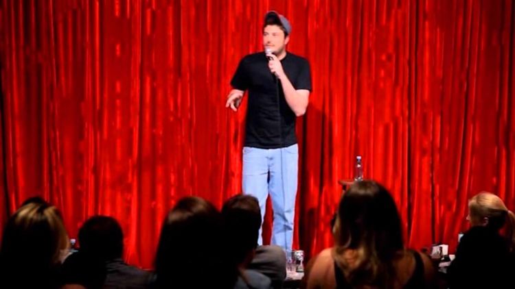 Belajar Menjadi Stand Up Comedian untuk Pemula