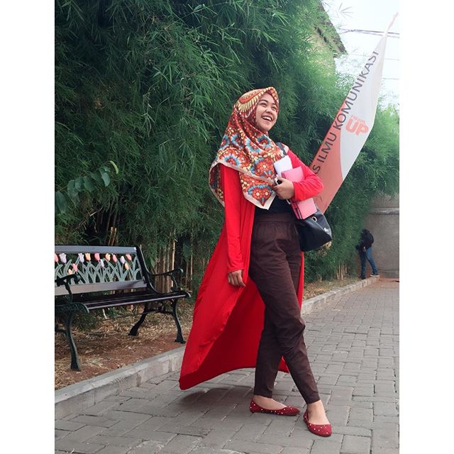 Tampil kece saat ke kampus ala Ricis.