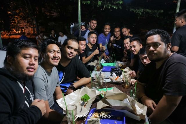 Hangout Bareng Teman