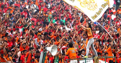http://www.antaranews.com/foto/18121/dirigen-suporter-wanita