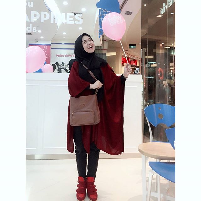 Style yang kece buat hang out bareng teman.