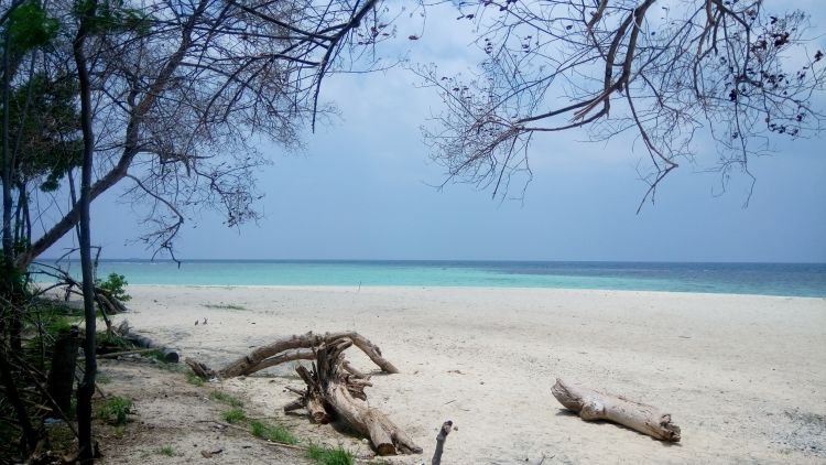 Rangkaian Kenangan Dari Indahnya Gili Labak