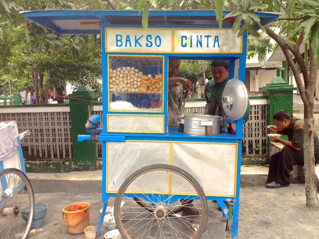 baksonya pake cinta yah bang, biar makin nikmat...