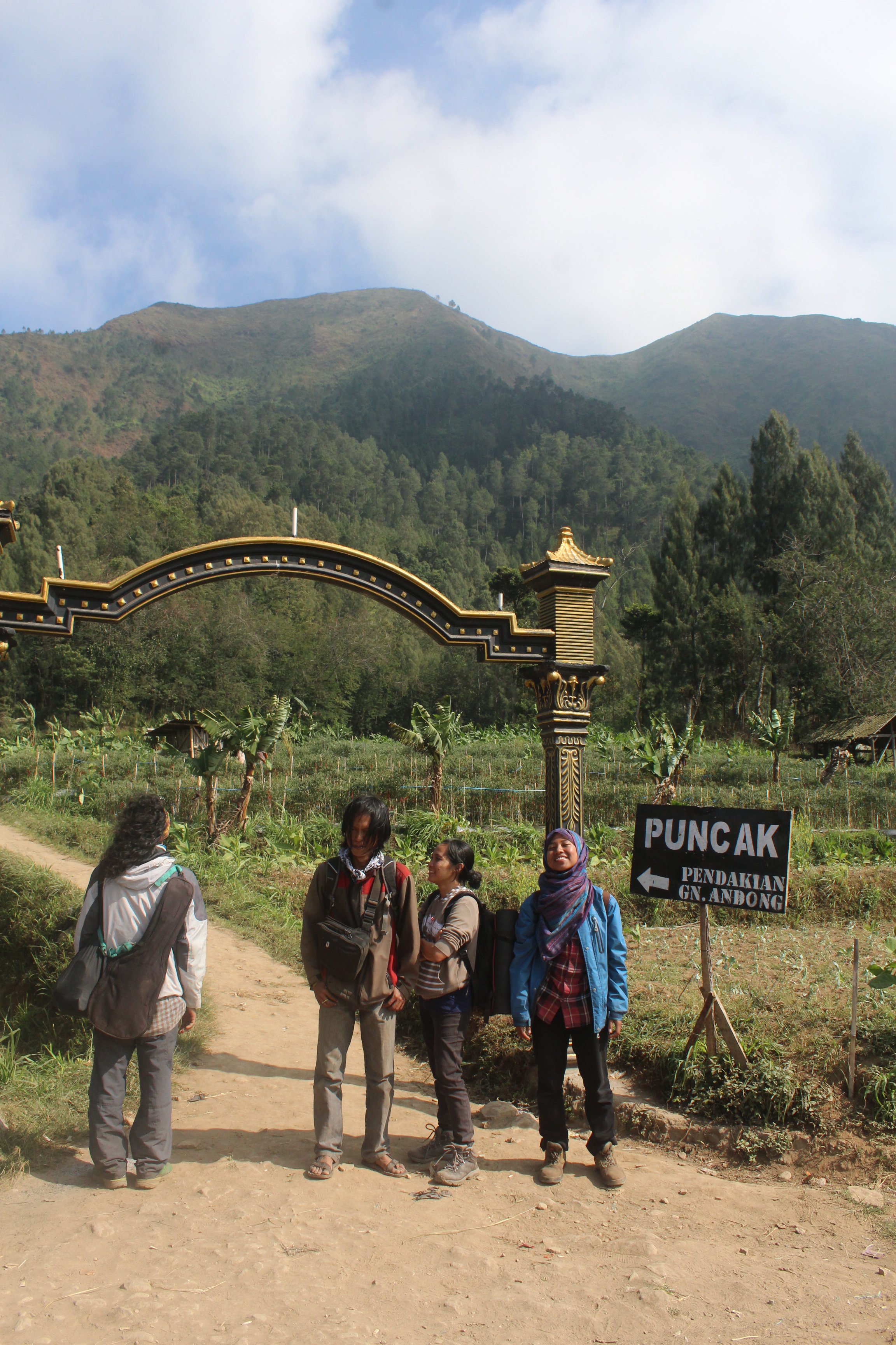 Mendaki Gunung Andong Sistem Kebut Semalam