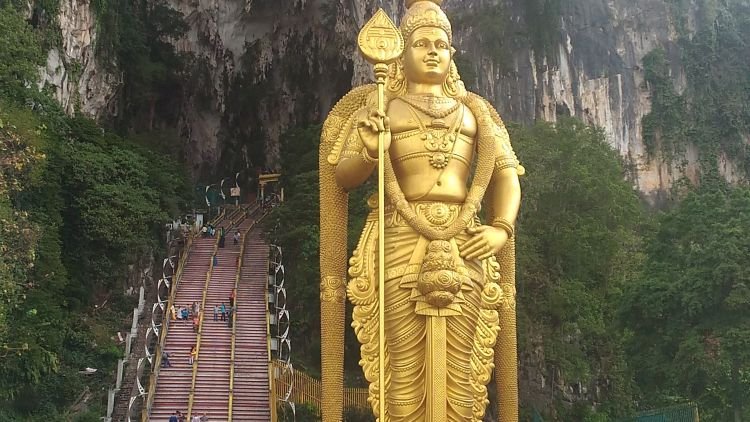 Perjalanan Panjang Nan Absurd di Kuala Lumpur