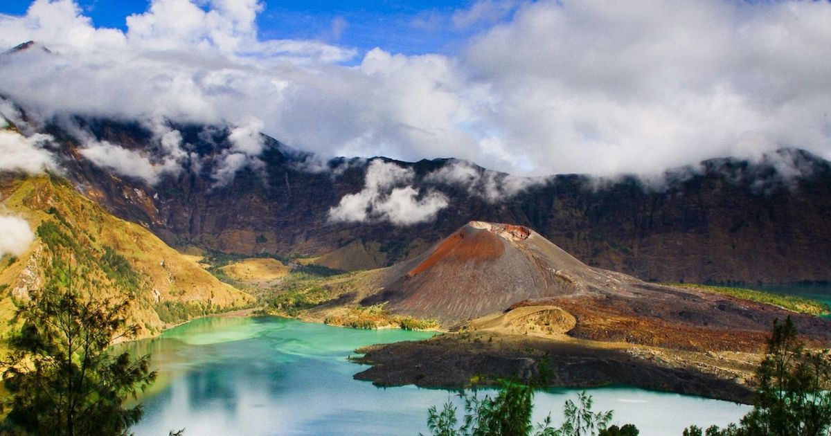 10 Gunung Terindah di Indonesia Ini Begitu Mempesona 10 Gunung Terindah di Indonesia Ini Begitu Mempesona
