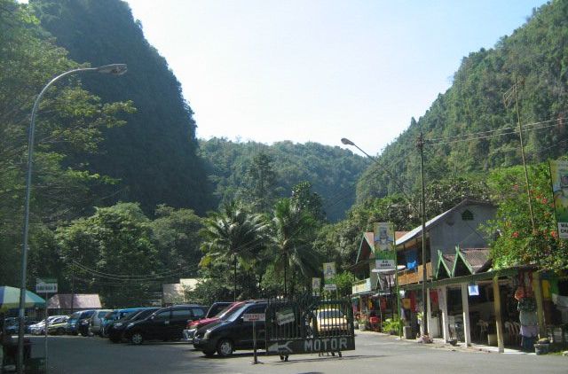 Romansa Pegunungan Karst Terbesar di Indonesia, Pengantar Pembantingan Kemurungan di Taman Bantimurung Bulusaraung