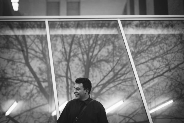 Latar belakang pendidikan Tulus adalah arsitektur.