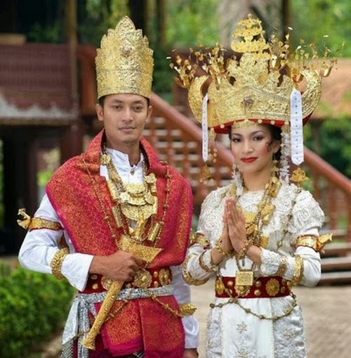 12 Inspirasi Busana Pengantin Tradisional Membuat Kita 