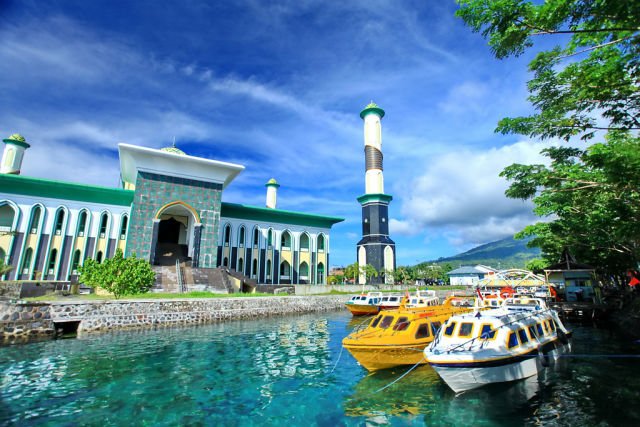 Kemegahan Masjid Al-Munawwar