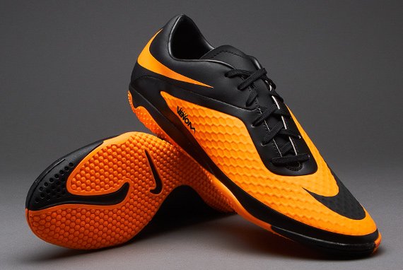 Sepatu futsal bisa juga jadi kado yang spesial.