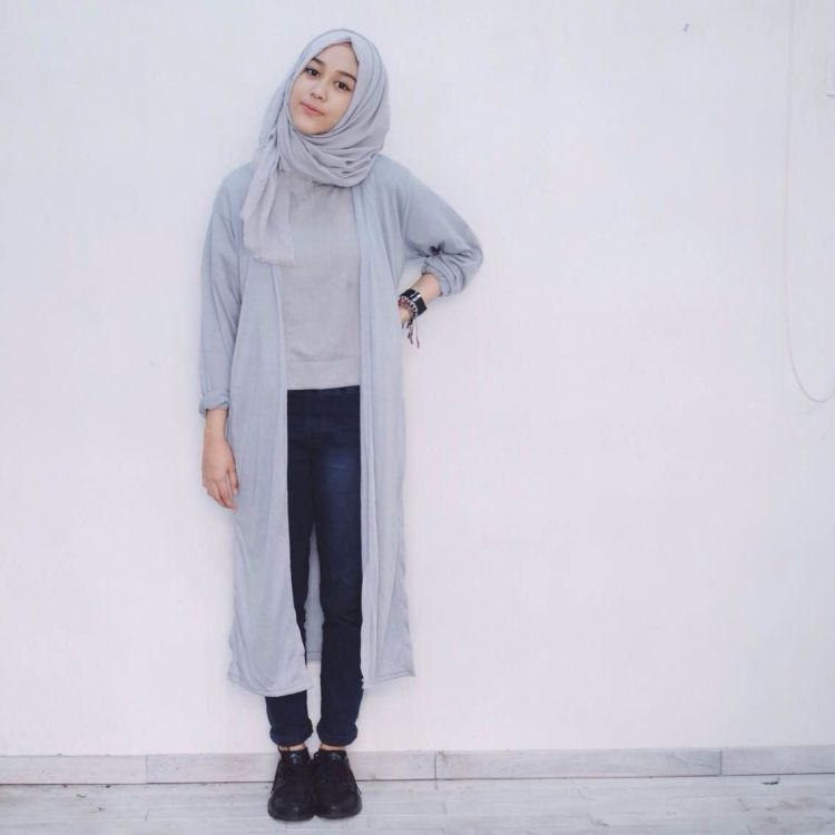 7 Gaya  Hijab  Buatmu yang Nyaman Ber Jeans  dan Kemeja Biar 