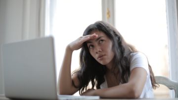 Sering Overthinking Atau Panikan? 9 Tips Ini Hadir untuk Membantu Kamu!