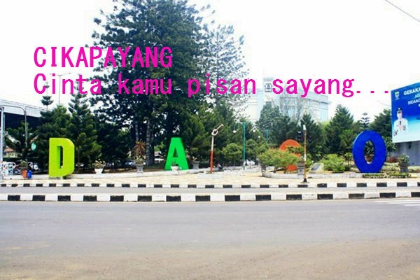 Tembak doi di taman Cikapayang aja.