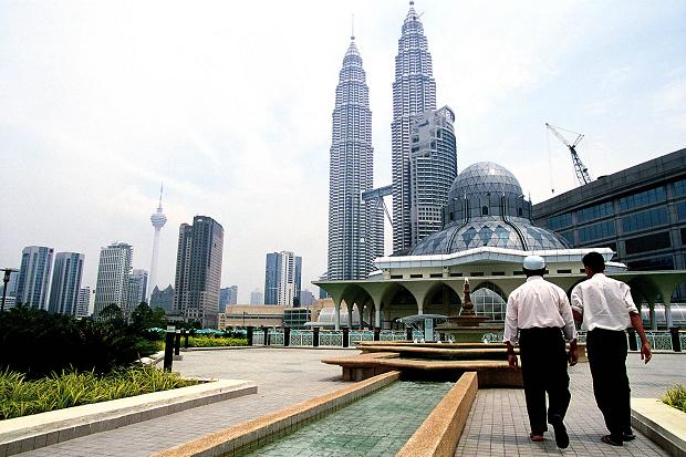 Ke masjid biar semangat shalatnya