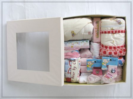 Bingung Milih Bingkisan Buat Temanmu yang Baru Melahirkan? 11 Kado Cantik Ini Bisa Jadi Pilihan 16 berikan kado pakaian
