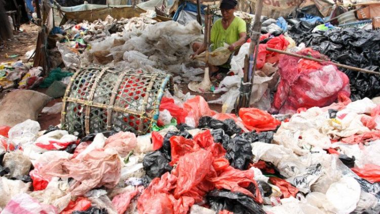 Plastik-Palstik yang Merindukan Kepekaanmu