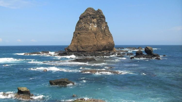 Kilatan Kisah di Pantai Papuma
