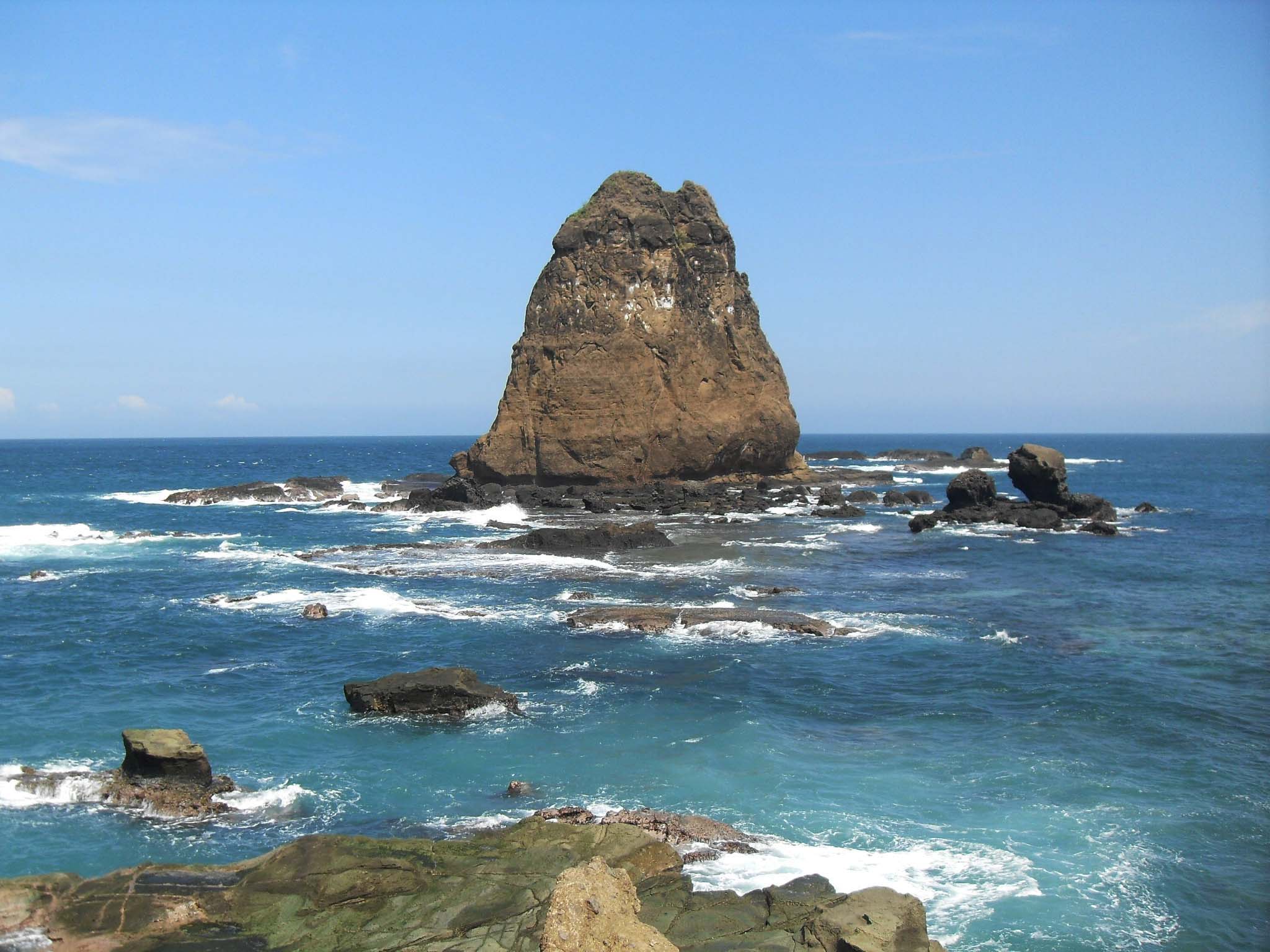 Kilatan Kisah di Pantai Papuma