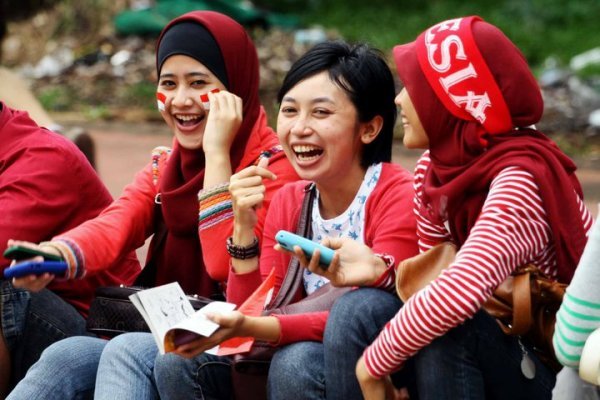 Hal-Hal yang Hanya Dirasakan Kami, Suporter Perempuan Sepakbola