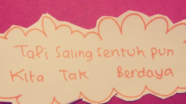 Liriknya sederhana tapi ngena di hati.