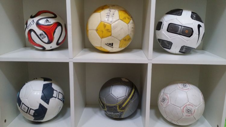 Bola sepak juga bisa jadi hiasan