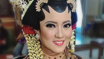 8 Inspirasi Makeup Paes Untukmu yang Berhijab! Walau Tertutup, Masih Bisa Mengusung Pernikahan Adat Daerahmu Lho