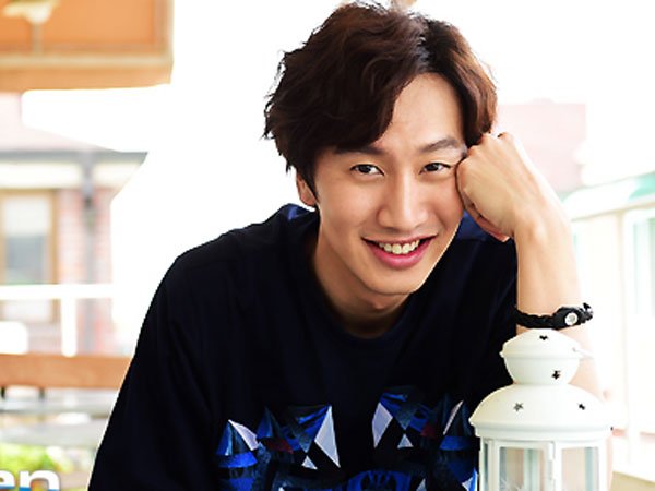 Meski nggak cakep-cakep amat, Kwang Soo dengan sifat kocaknya mampu memikat hati cewek.