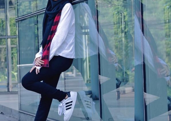 Baru dan Cuma Punya Satu Hijab Warna Hitam? Jangan Khawatir, Kamu Bisa Kok Tetep Kece