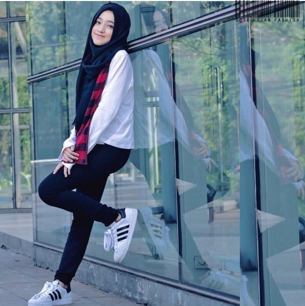 Baru dan Cuma Punya Satu Hijab Warna Hitam? Jangan Khawatir, Kamu Bisa Kok Tetep Kece