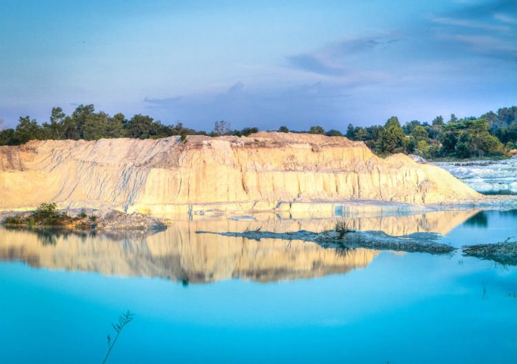 Biru Putih