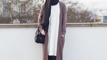 Long Cardigan Memang Luaran yang Pas Agar Penampilan Berhijabmu Semakin Ciamik. Intip Yuk 11 Paduan Hijab Dengan Long Cardigan Berikut Ini