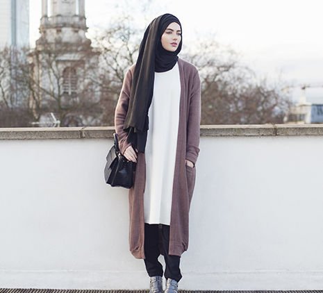 Long Cardigan Memang Luaran yang Pas Agar Penampilan Berhijabmu Semakin Ciamik. Intip Yuk 11 Paduan Hijab Dengan Long Cardigan Berikut Ini