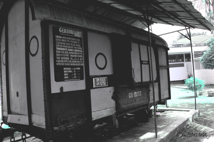 Mungkin trem ini yang akan membawamu ke masa silam. :))