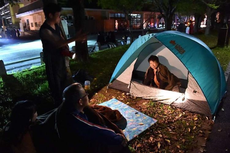 Mendirikan tenda