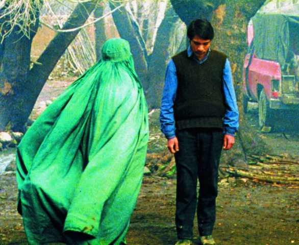 6 Film Timur Tengah Ini Bisa Bikin Emosi Naik Turun. Siap-Siap Tisu Aja Buat Menyeka Air Mata. 12 Baran, sebuah film tentang cinta yang tulus tanpa pamrih.