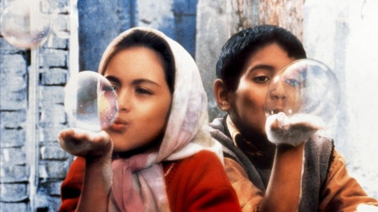 6 Film Timur Tengah Ini Bisa Bikin Emosi Naik Turun. Siap-Siap Tisu Aja Buat Menyeka Air Mata. 7 Children of Heaven yang akan selalu membuatmu menangis.