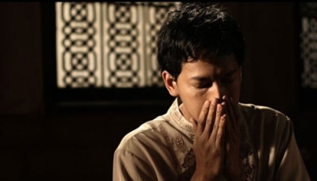 Saking Kerennya, 8 Tokoh Utama Cowok dalam Film Indonesia Ini Membuatmu Berandai-Andai Mereka Nyata. 24 Seandainya Fahri itu nyata...