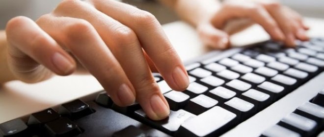 Jangan Menyadarkan Hatimu Pada Seorang Penulis, Bila Tak Ingin Terhujam oleh Kata-Kata