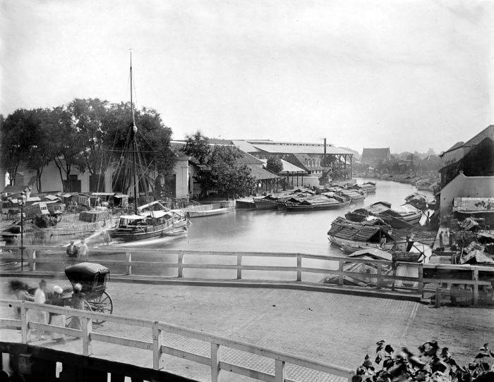 Jembatan Merah tahun 1900.
