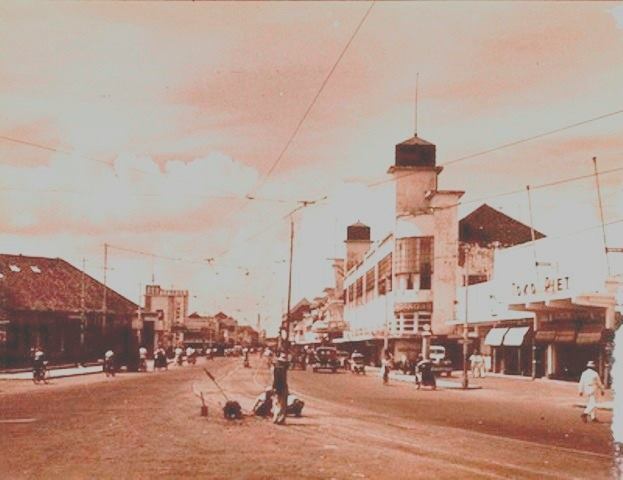 Jalan Tunjungan selepas masa Revolusi Perang Kemerdekaan awal 1950.