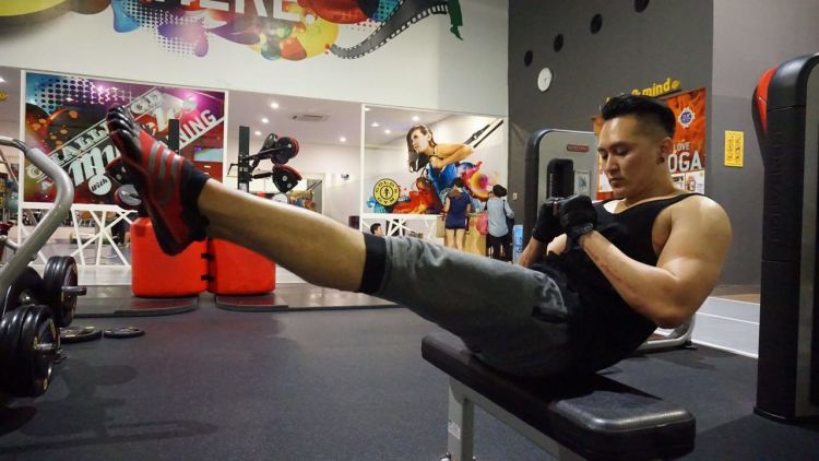 percaya deh, ini bukan lagi tidur lho tapi serius ngegym ;D