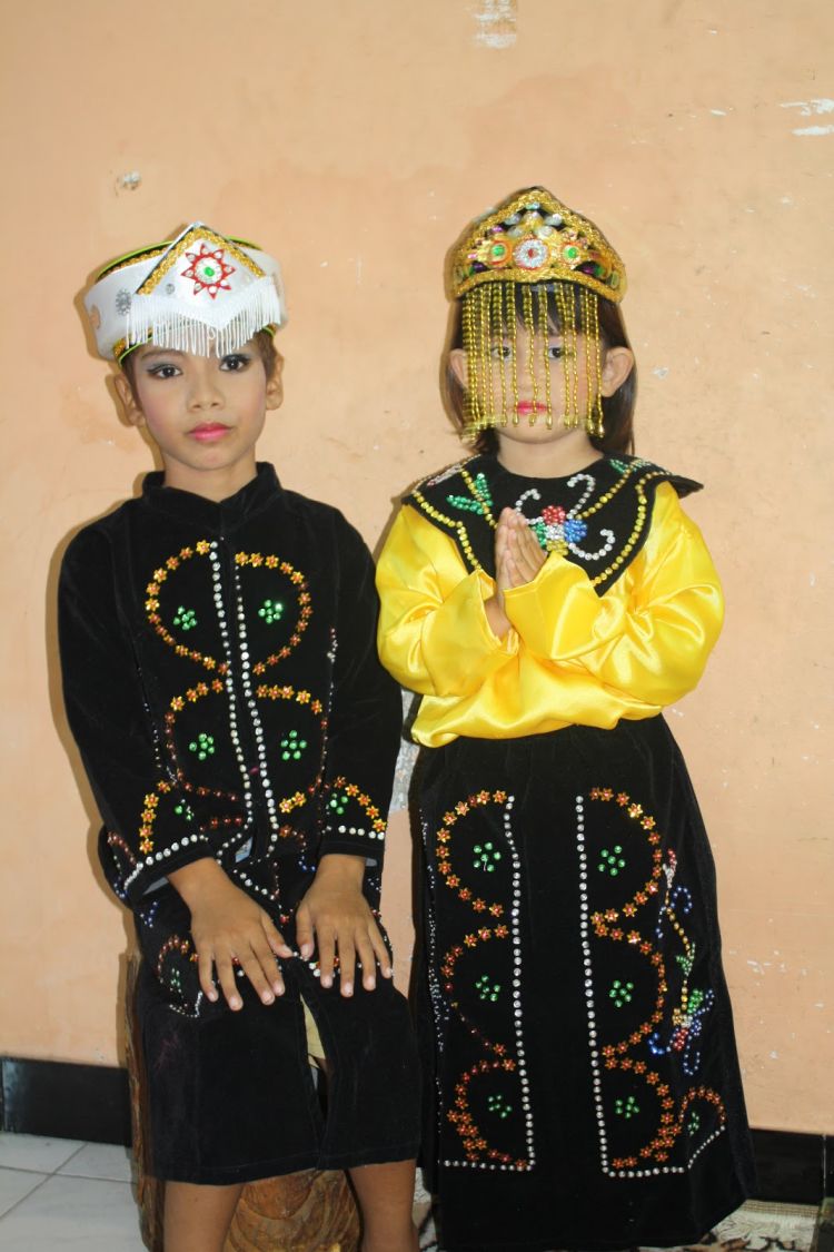 15 Baju Tradisional yang Dipake Anak Kecil Ini Emang 