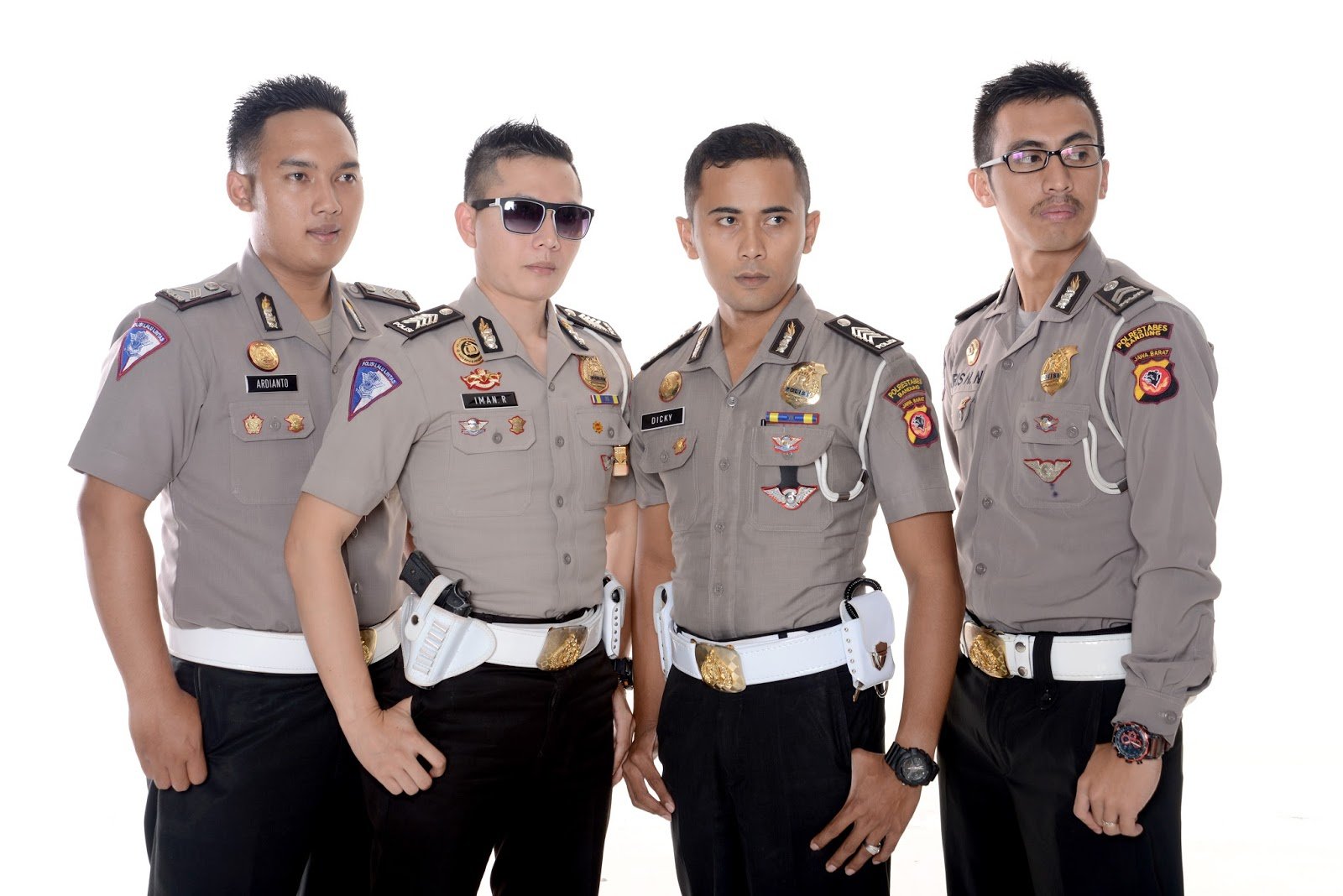 5 Hal yang Kamu Rasakan Kalau Orangtuamu Adalah Seorang Polisi