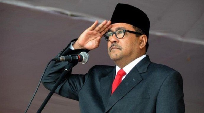 Si Doel jadi gubernur...