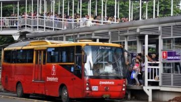 18 Hal yang Menandakan Jam Terbangmu di Transjakarta Udah Tinggi. Sabi!