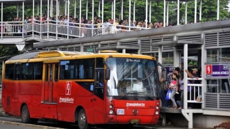 18 Hal yang Menandakan Jam Terbangmu di Transjakarta Udah Tinggi. Sabi!