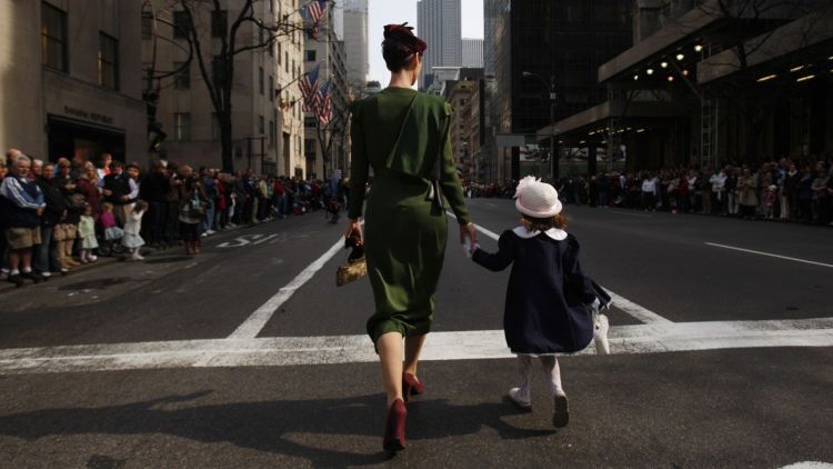 Perempuan yang Berkarir Bukan Ancaman Bagi Laki-laki, Justru Pasangan Ideal untuk Membangun Keluarga Nanti 11 dia yang bekerja adalah role model anak-anaknya